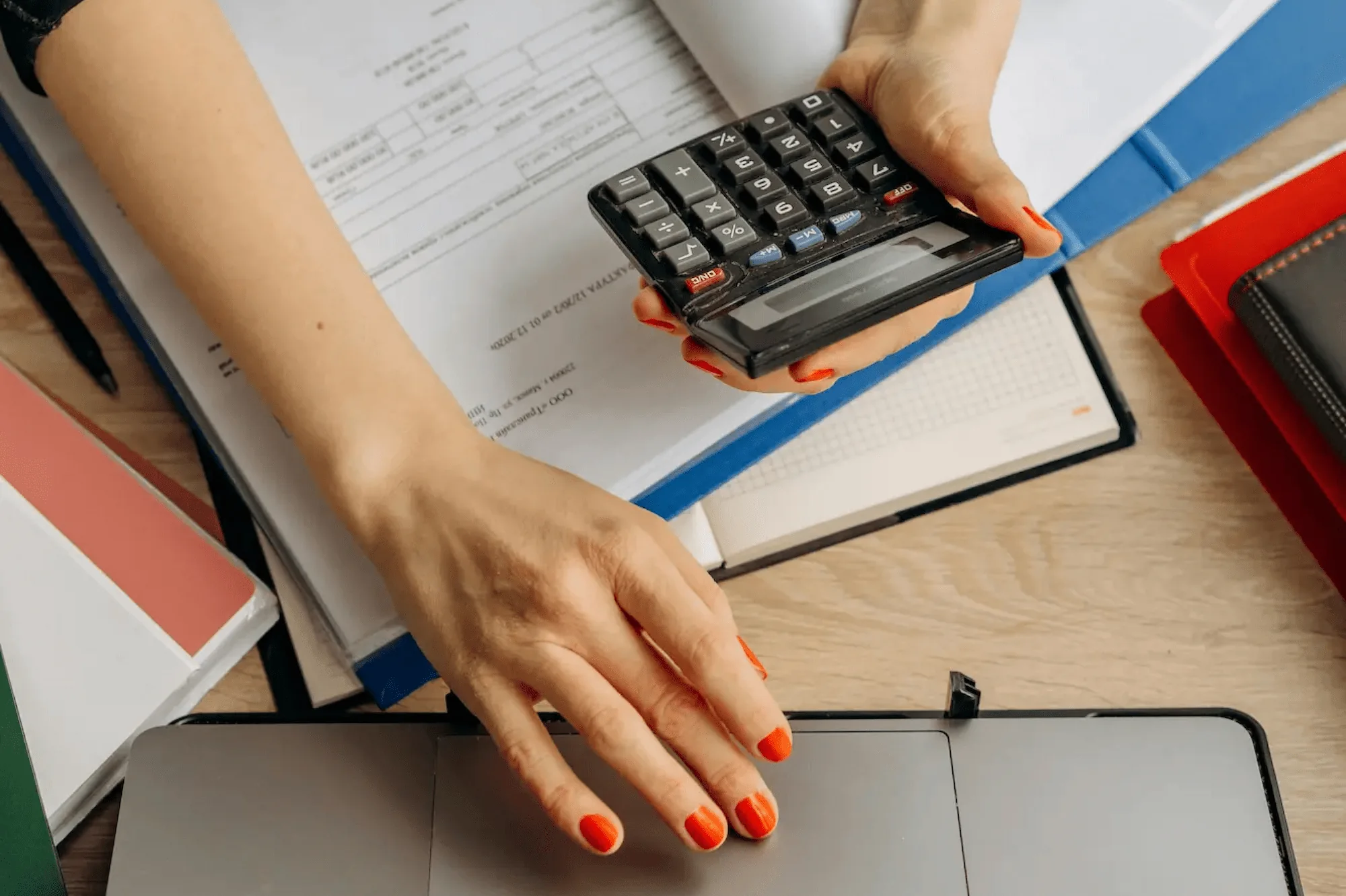 Customer service representative from Management Key Consulting assisting a client